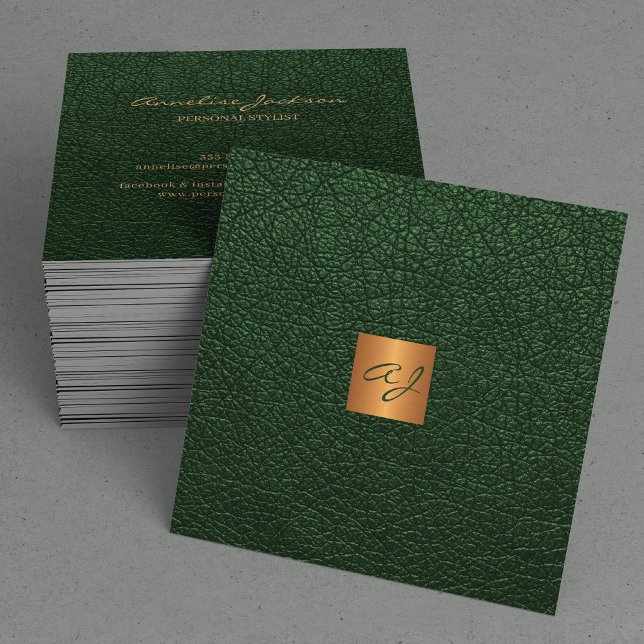 Tarjeta De Visita Cuadrada Monograma dorado de cobre de cuero verde y elegant (Subido por el creador)