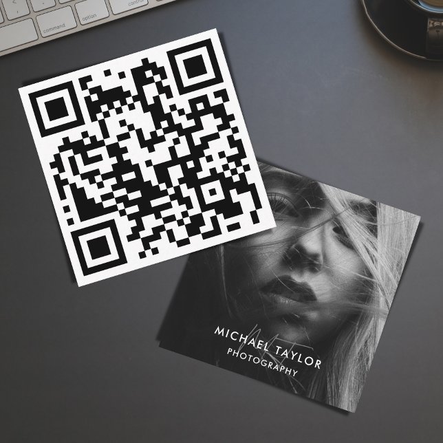 Tarjeta De Visita Cuadrada Personalizado simple medio social moderno QR Code  (Subido por el creador)