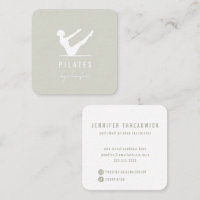 Pilares con el logotipo de la mujer de color verde