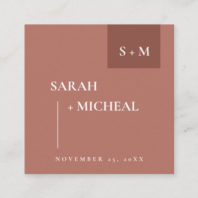 TARJETA DE VISITA CUADRADA SITIO WEB DEL BODA SCANDI TERRACOTTA RUST MONOGRAM (Anverso)