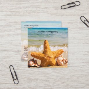 Tarjeta De Visita Cuadrada Starfish and Seashells en la playa
