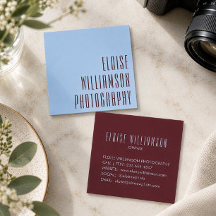 Tarjeta De Visita Cuadrada Típografía Negrita Chic Contemporánea Burgundy