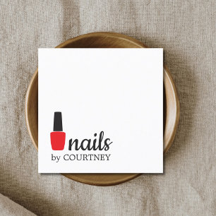 Tarjeta De Visita Cuadrada Unas uñas rojas minimalistas y elegantes