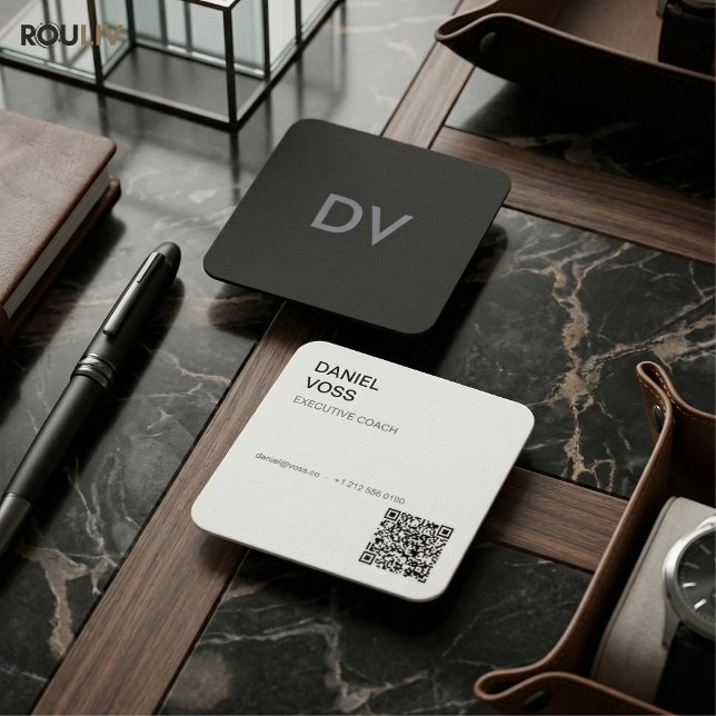 Tarjeta De Visita Cuadrada Vertical Minimal Modern QR Code | Professional  (Architectural Vertical Minimal QR Code Executive Consultant Professional
)