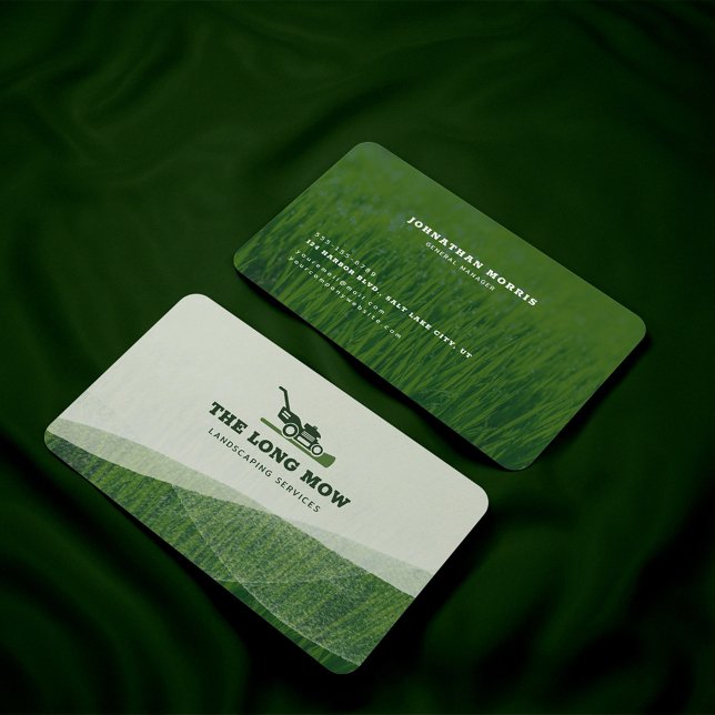 Tarjeta De Visita Cuidado del jardín moderno y paisajismo (Mockup of custom Lawn care or landscaping company business card. Featuring lawnmower and grass. )
