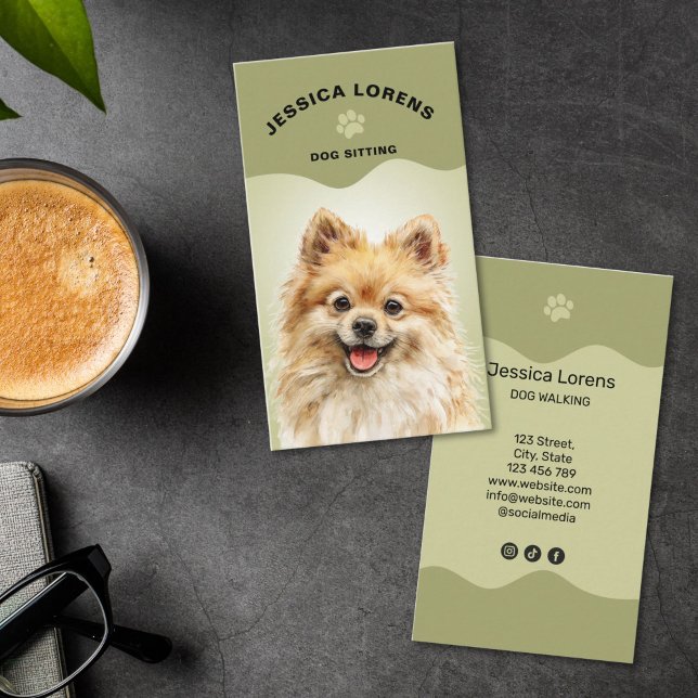 Tarjeta De Visita Cute Dog Sitter, Pet Groomer, Dog Walker (cute pet sitter business card with paw print and watercolor dog illustration)