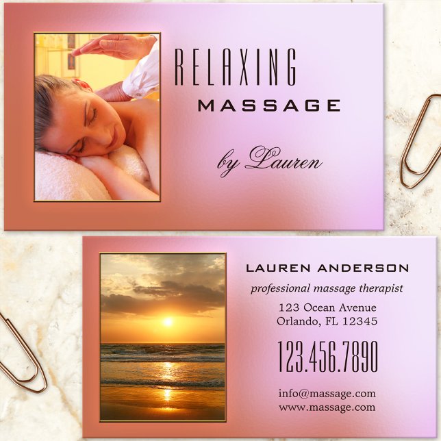 Tarjeta de visita de Terapia de Masaje Rosa (Business card featuring 2 custom photos on a dreamy pink background - massage, spa or beauty salon)