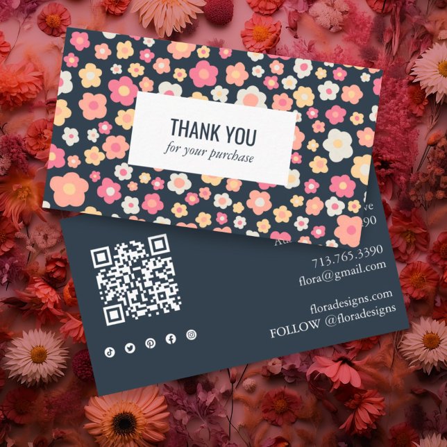 Tarjeta De Visita Dulces Daisies Floral Código QR Icono social Graci (Thank you for your order enclosure business card with daisy pattern, social icons and QR code. )