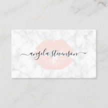 El polluelo elegante se ruboriza el artista de