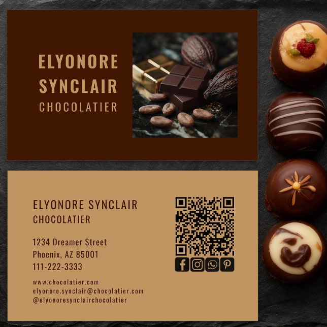 Tarjeta De Visita Elegant Brown Chocolatier Photo Social QR Code  (Subido por el creador)
