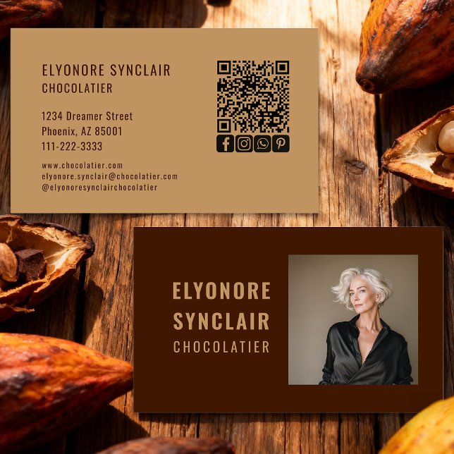 Tarjeta De Visita Elegant Brown Chocolatier Photo Social QR Code  (Subido por el creador)