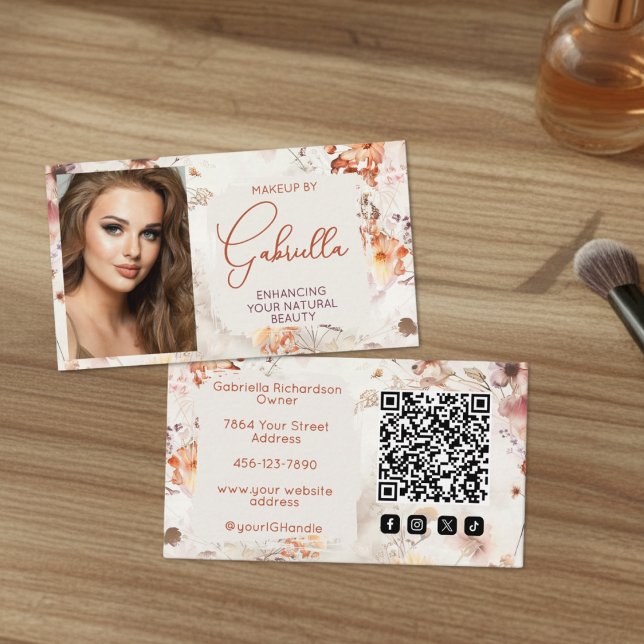 Tarjeta De Visita Elegant Floral Social Icon QR Code Photo Makeup (Subido por el creador)