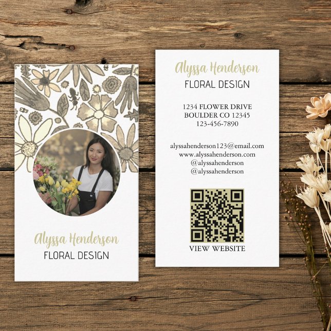 Tarjeta De Visita Elegant Tan & White Floral Photo QR Code Logo (Subido por el creador)