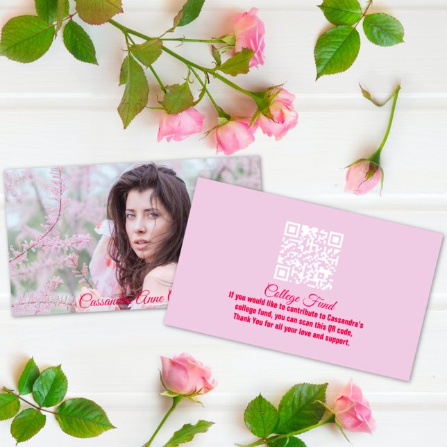 Tarjeta De Visita Elegante Chica de grado de gabinete de código QR (Subido por el creador)