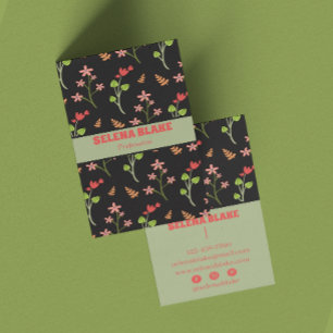 Tarjeta De Visita Elegante diseño floral con un fondo oscuro
