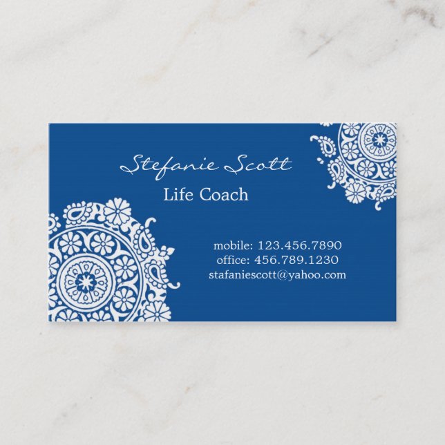 Tarjeta de visita elegante en azul real y blanco (Anverso)