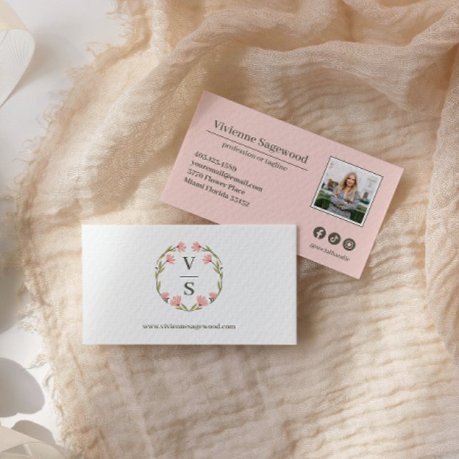 Tarjeta De Visita Elegante Escudo de Monograma Botánico Foto Verde R (Subido por el creador)