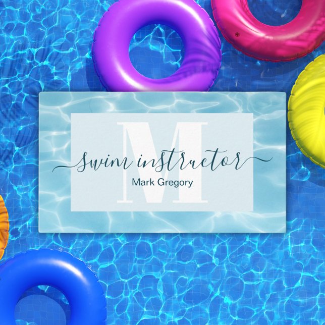 Tarjeta De Visita Elegante instructor de natación en monograma azul (Subido por el creador)