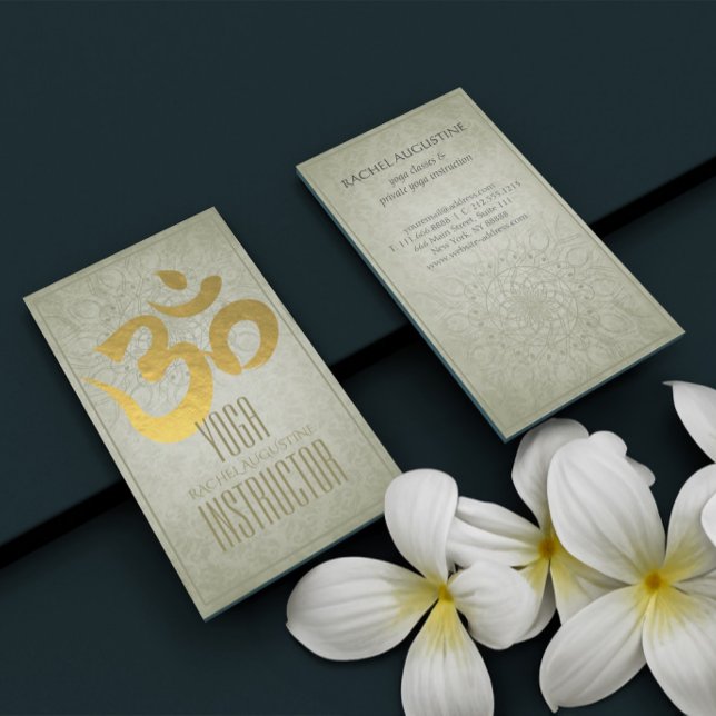 Tarjeta De Visita Elegante instructor de yoga símbolo Om y Mandala (Subido por el creador)