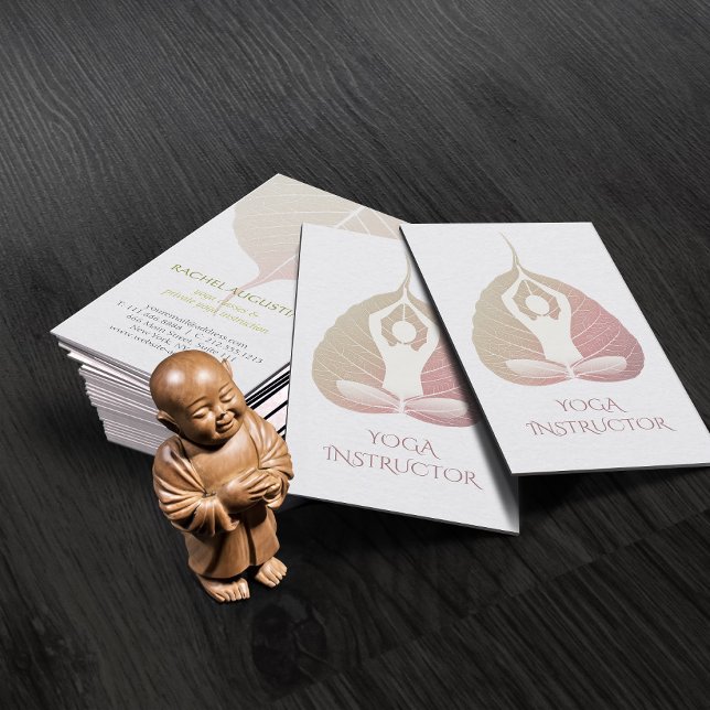 Tarjeta De Visita Elegante postura de mediación de yoga con hoja de  (Subido por el creador)