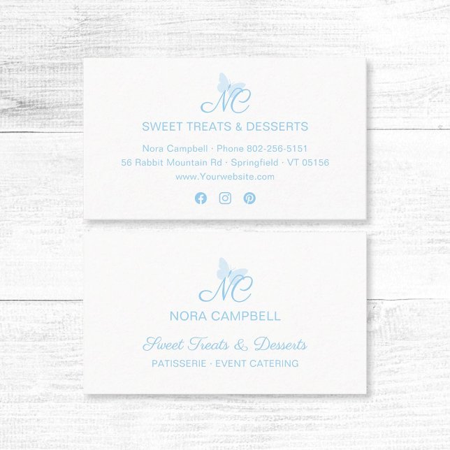 Tarjeta De Visita Elegante Script Monograma Cute Bebé Mariposa Azul (Modern, elegant baby blue typography, butterfly monogram business card with social media icons.)