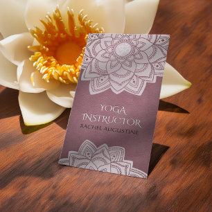 Tarjeta De Visita Elegante Yoga Floral Mandala OM Rótulo Cuero Púrpu