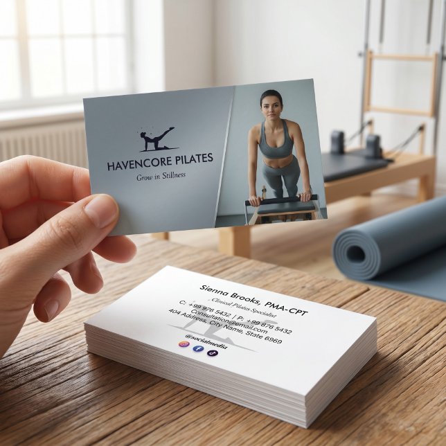 Tarjeta De Visita Estudio de Pilates Negocio | Código de barras gris (Subido por el creador)