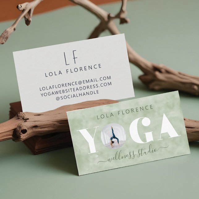 Tarjeta De Visita Estudio de Yoga de Lujo Verde Moderno Mínimo Foto (Modern Green Watercolor YOGA Overlay Custom Photo Business Card)
