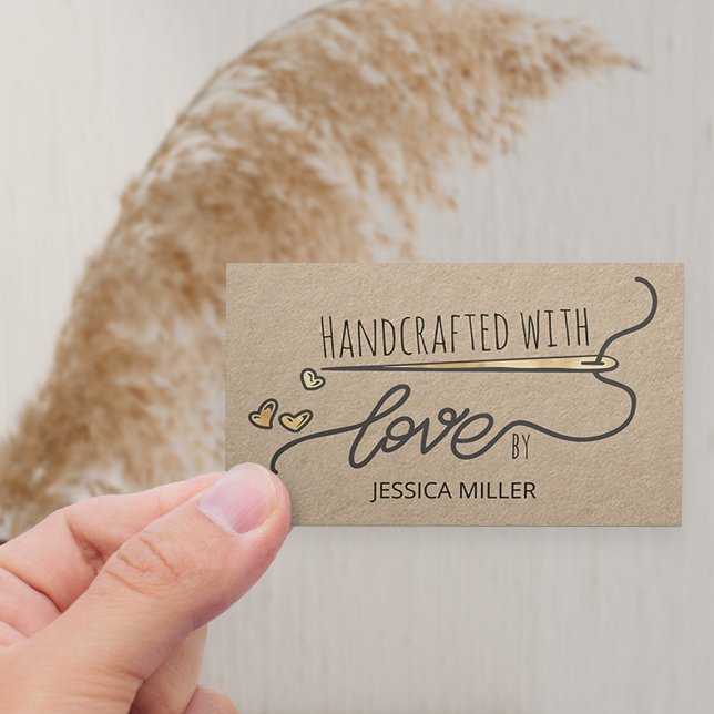Tarjeta De Visita Fabricado a mano con Love Gold Saving Needle Kraft (Horizontal Business Card with gold needle and hearts on kraft)