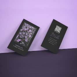Tarjeta de visita floral elegante negra con código
