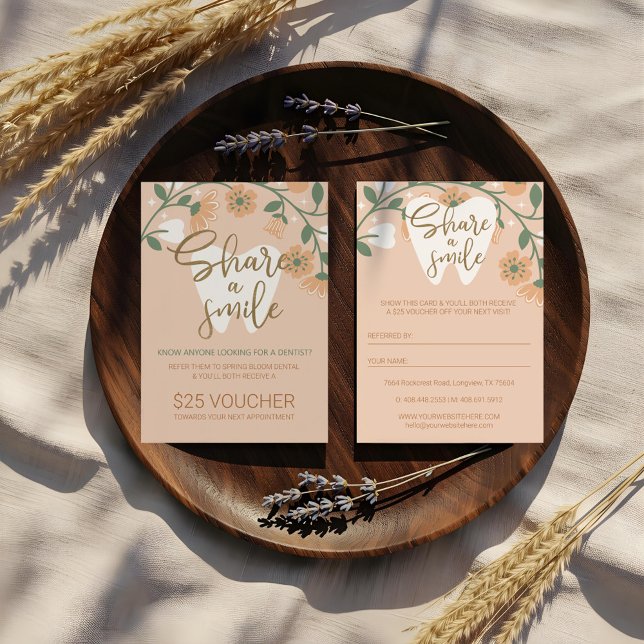 Tarjeta De Visita Floral en Flor Compartir una Sonrisa Referencia De (Blooming Floral Share a Smile Dental Referral Business Card)
