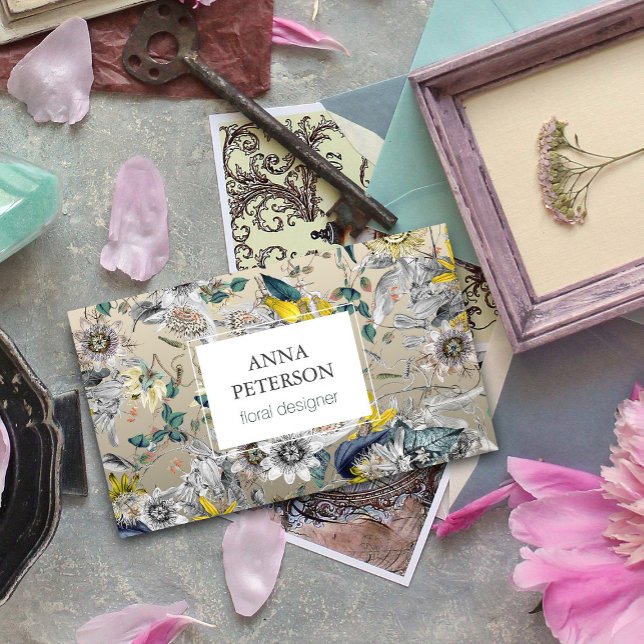 Tarjeta De Visita Flores de pasión elegantes en gris plateado (Subido por el creador)