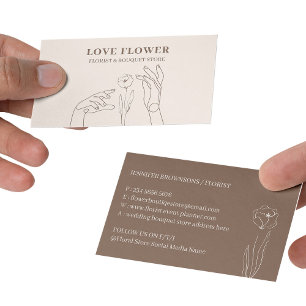 Tarjeta De Visita Florista beige marfil sostiene flor de mano margar