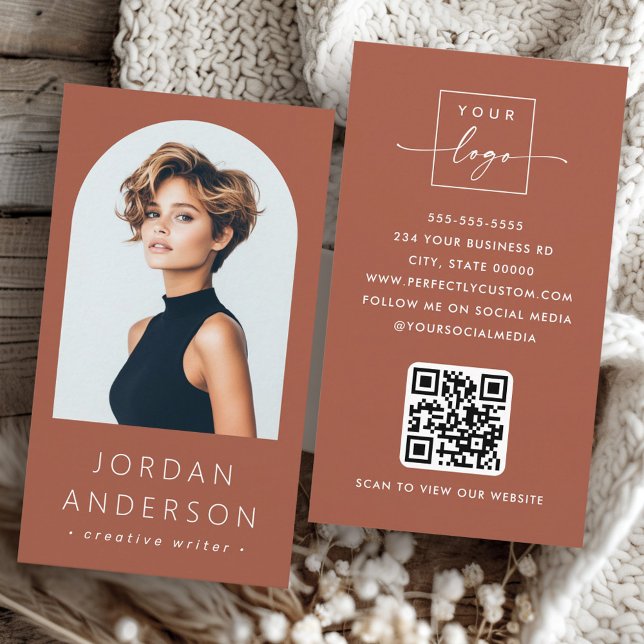 Tarjeta De Visita Foto artística moderna código QR logo terracota ma (Arch photo modern QR code logo terracotta brown Business Card)