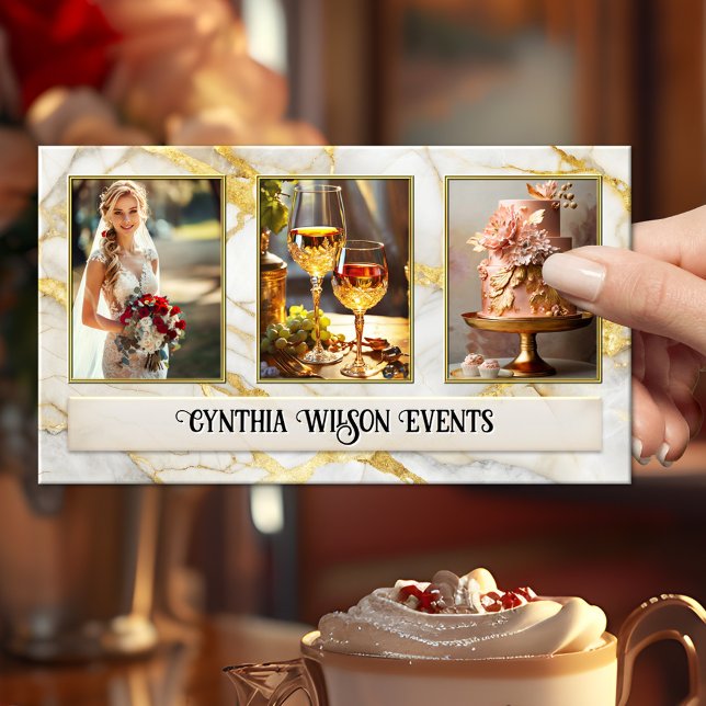 Tarjeta De Visita Foto del planificador de casamiento con mármol de  (Business card featuring your photos on chic gold veined marble - event planner - with social media)