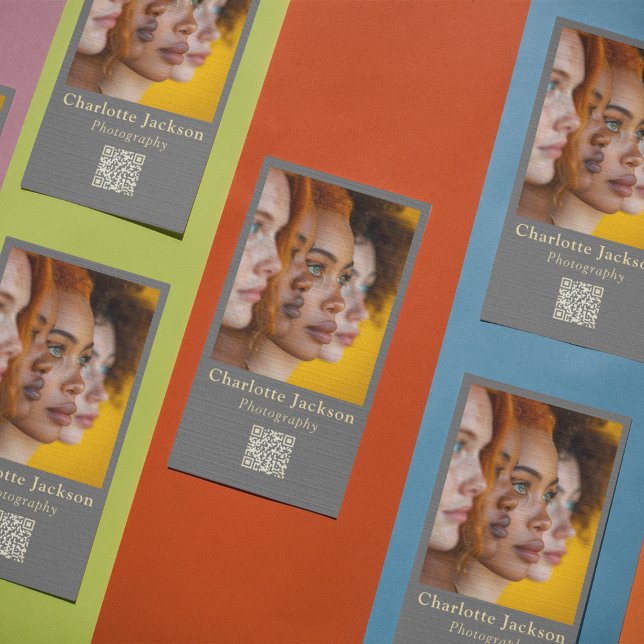 Tarjeta De Visita Fotografía elegante de fotos grises limpias y códi (Subido por el creador)