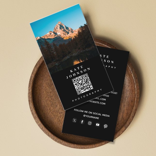 Tarjeta De Visita Fotógrafo Mínimo Moderno QR Código Medios Sociales (Modern Minimal Photographer QR Code Social Media Business Card)