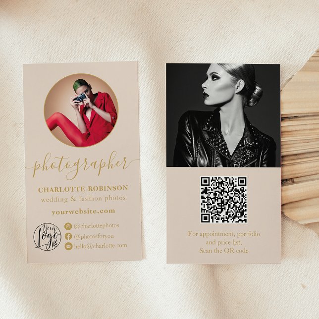 Tarjeta De Visita Fotógrafo moderno con el logo de qr code (Modern gold linen photo qr code logo photographer business card)