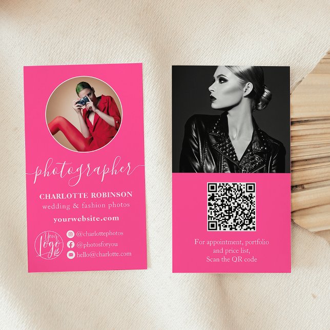 Tarjeta De Visita Fotógrafo moderno de código qr con foto rosa calie (Modern hot pink photo qr code logo photographer business card)