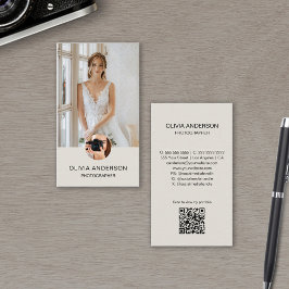Tarjeta De Visita Fotógrafo moderno foto QR Tono neutro simple