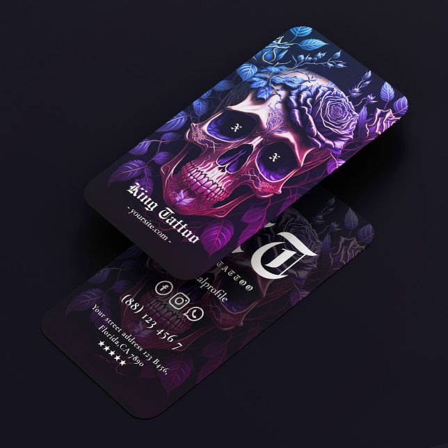 Tarjeta De Visita Gótico de cráneo de artista de tatuaje moderno mor (Modern Tattoo Artist Skull Goth Blue Purple Business Card
)