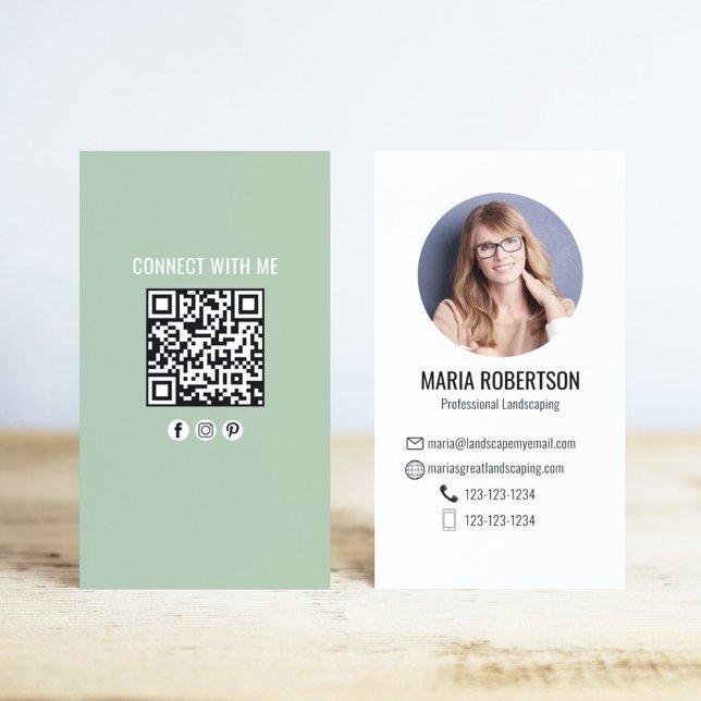 Tarjeta De Visita Green Modern Business Photo QR Code Business Card (Modern business card with scannable QR code. )