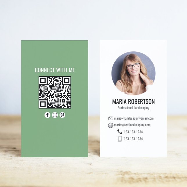 Tarjeta De Visita Green Modern Business QR Code Photo (Modern style business card with a scannable QR code template.)