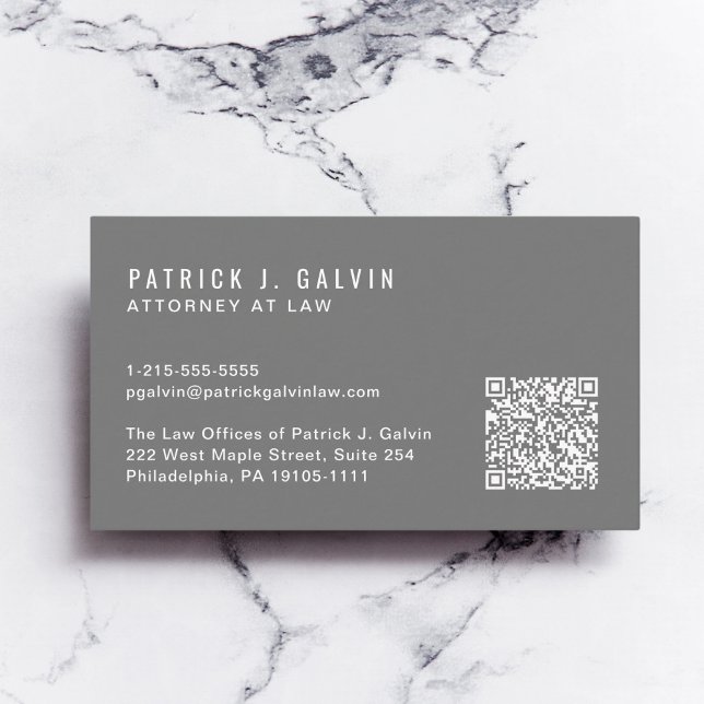 Tarjeta De Visita Gris de código QR profesional mínimo (Capture attention, make connections, and leave a lasting impression with our modern QR business card)