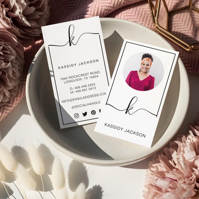 Tarjeta De Visita Guión de estilo minimo Monograma Circular foto (Minimal Stylish Script Monogram Frame Circle Photo Business Card)