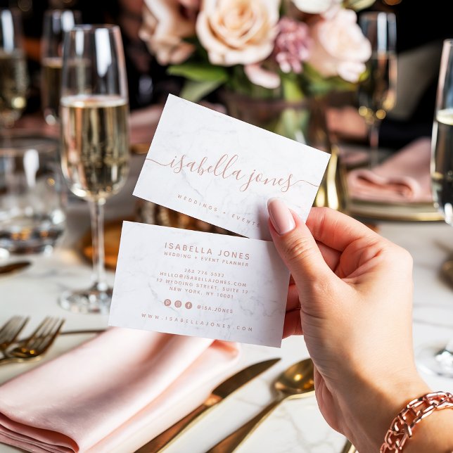 Tarjeta De Visita Guión de la firma dorada del rosa de mármol blanco (Minimalist white marble rose gold signature script)