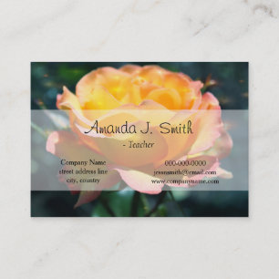 Tarjeta De Visita Hermosa flor de rosa amarilla sobre fondo verde.