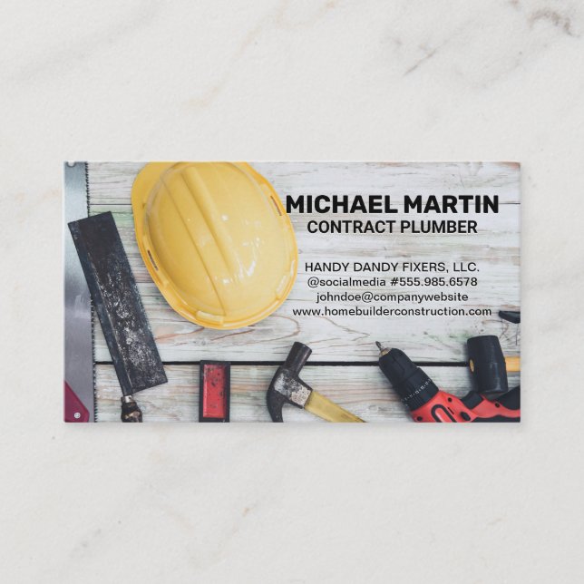 Tarjeta De Visita Herramientas de mano de construcción en mesa de ma (Anverso)