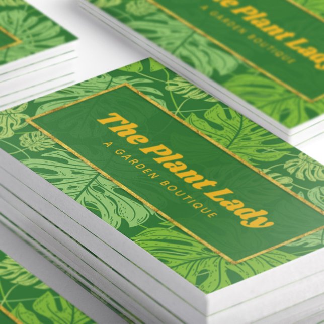 Tarjeta De Visita Hojas tropicales de palma verde y dorada (Close up stacked Tropical Green and Gold Monstera Palm Leaves Business Cards)