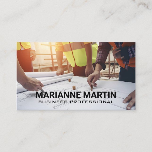 Tarjeta De Visita Ingenieros Mirando los Blueprints (Anverso)